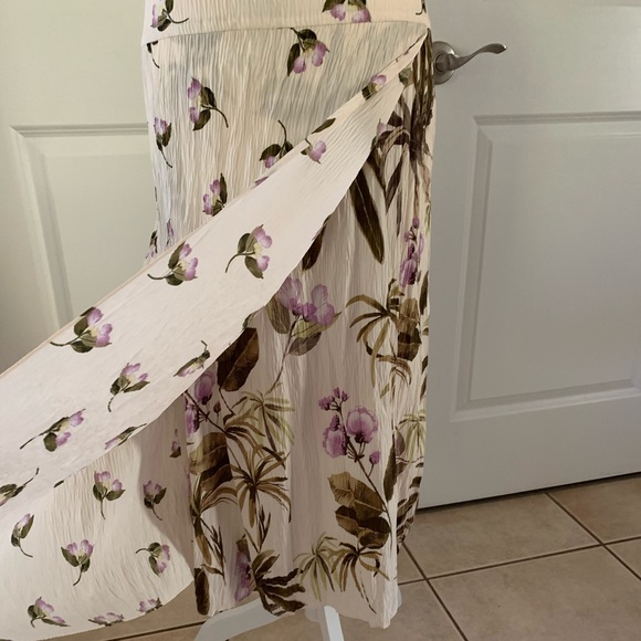 VINCE. wrap effect floral print crepe skirt - Picture 9 of 16